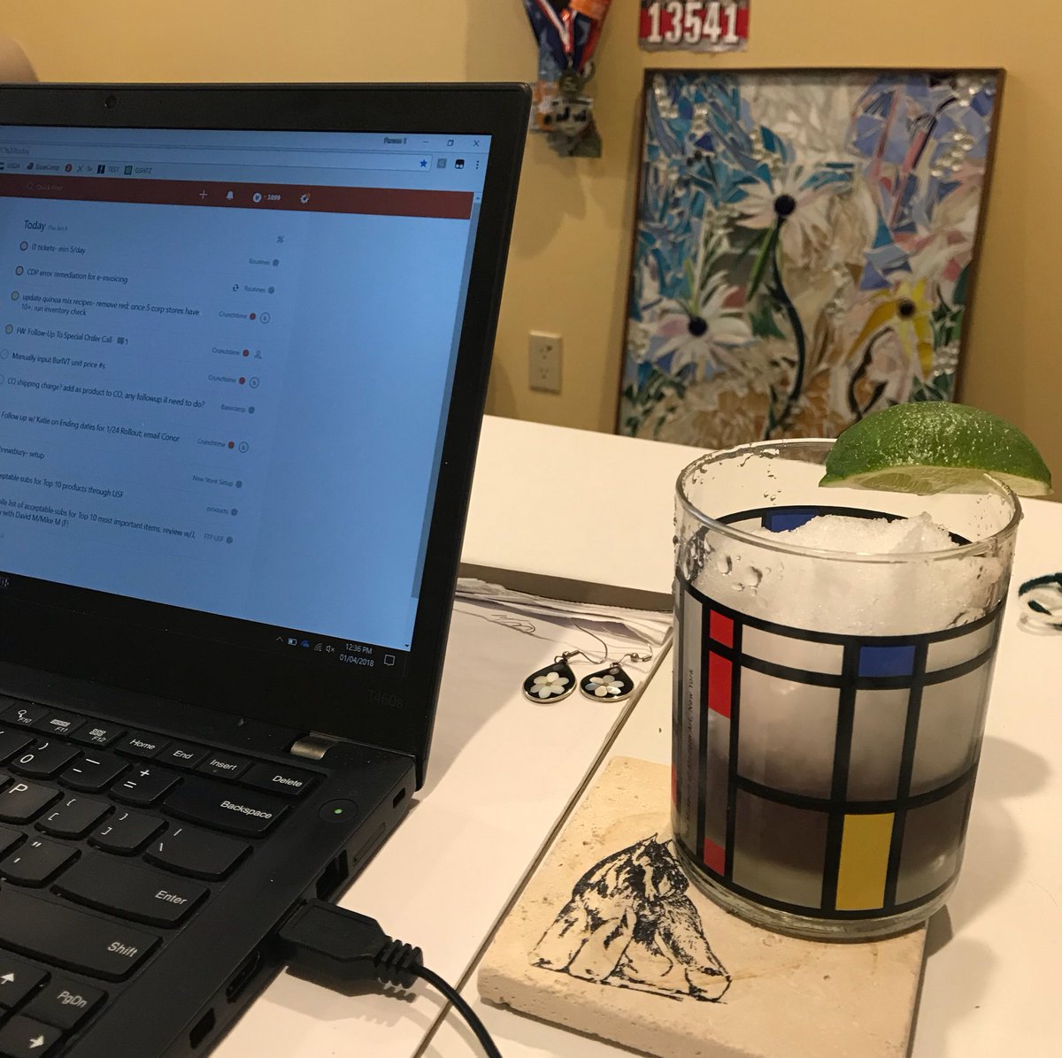 TwoGreyDogs's tweet image. Working from home on a #snowday with @bullyboybooze Hub Punch. On the cold wet fluffy “rocks”. #letitsnow ❄️🥃❄️