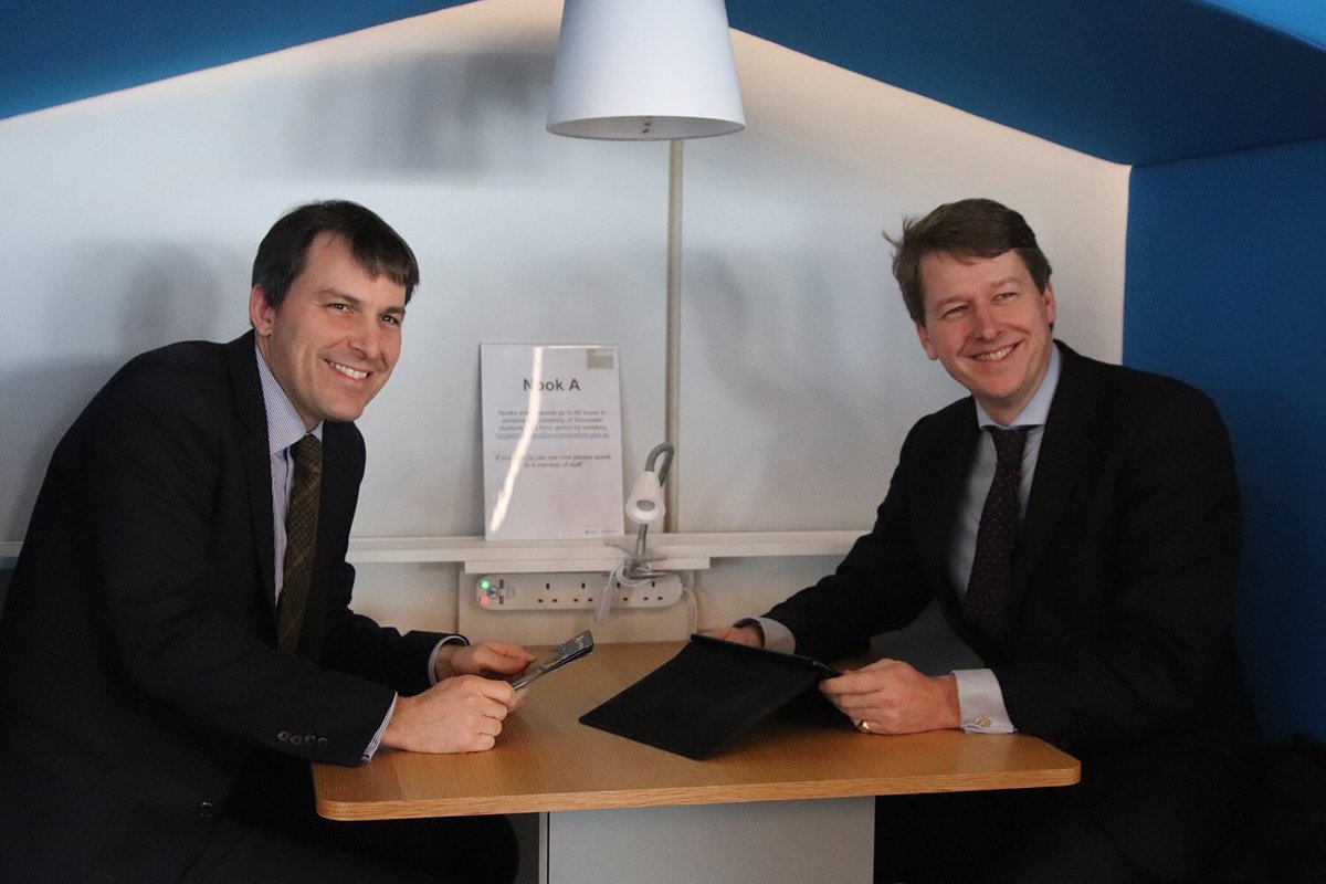 TheHiveWorcs's tweet photo. John Glen Minister for Libraries and Robin Walker MP using our new Nooks #TheHiveworcs https://t.co/lnSbIfc533