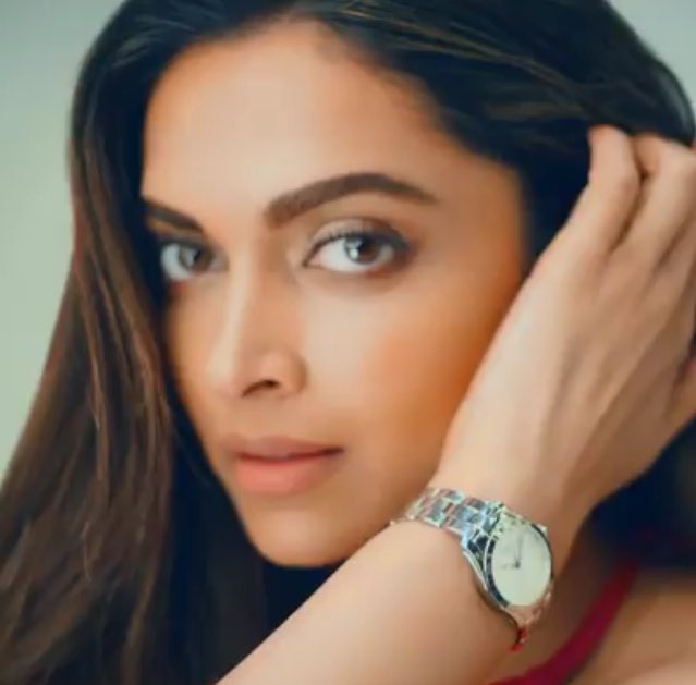 DeepikasJuliet's tweet photo. THIRTY TWO ? ? ? 

#HappyBirthdayDeepikaPadukone https://t.co/TM9J6jauyT
