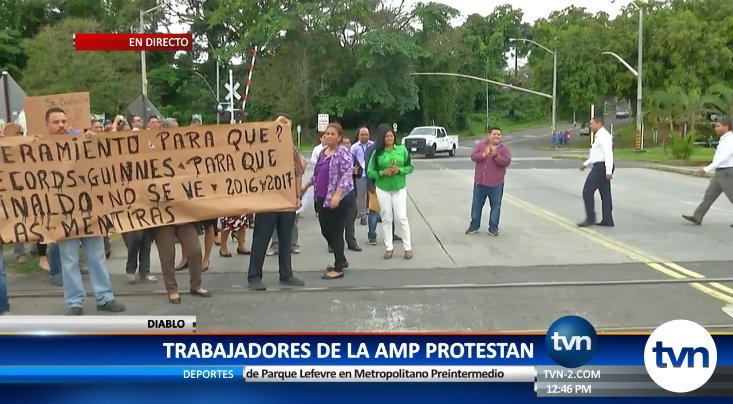 tvnnoticias's tweet photo. Trabajadores de la Autoridad Marítima de Panamá protestan a esta hora en Diablo, exigen el pago de su bono. https://t.co/ENMPjuVg91
