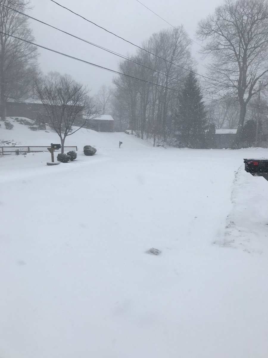 AJ_Martelli's tweet photo. Here’s the current situation in the Town of Poughkeepsie. #PJSnow https://t.co/Yn1Kjc3BZ4