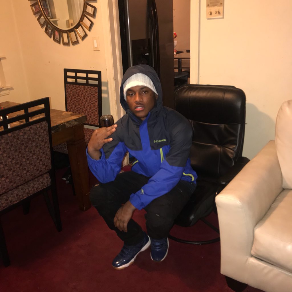 dnell_'s tweet photo. #NewProfilePic https://t.co/VEwZ5CiKBg