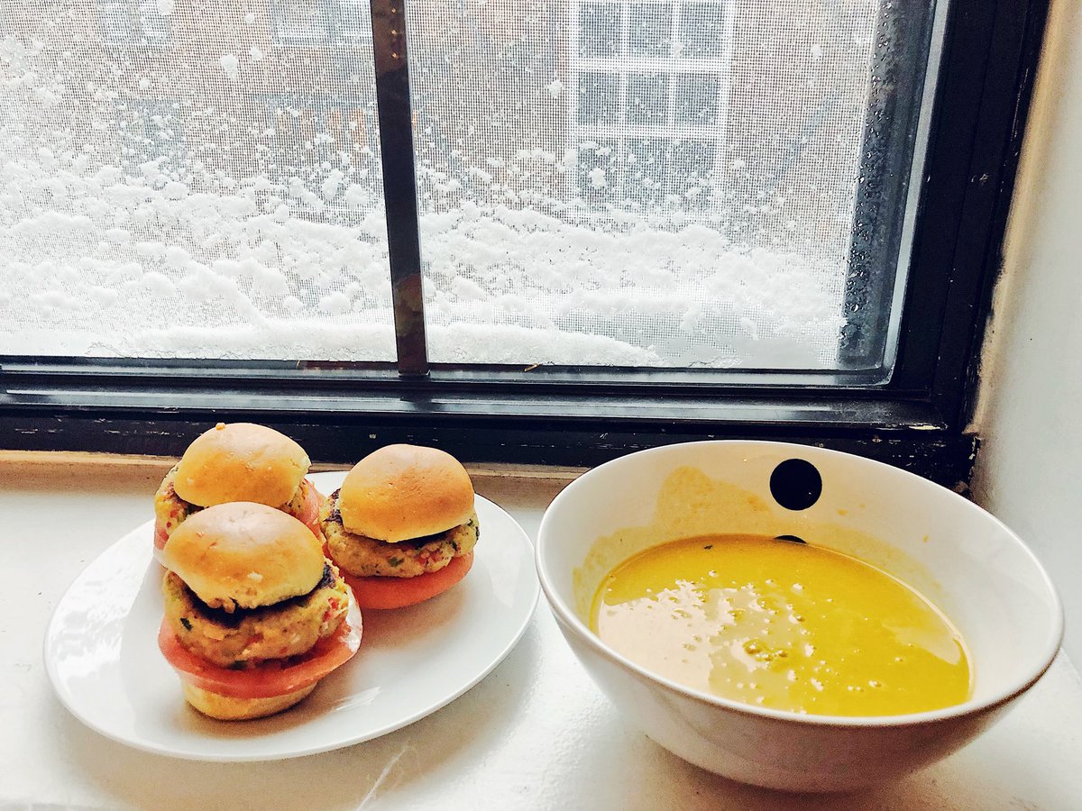 AlavaLand's tweet photo. Nothing like #lobsterbisque and #crabcakes on a cold day! https://t.co/kvxbfjFZTj