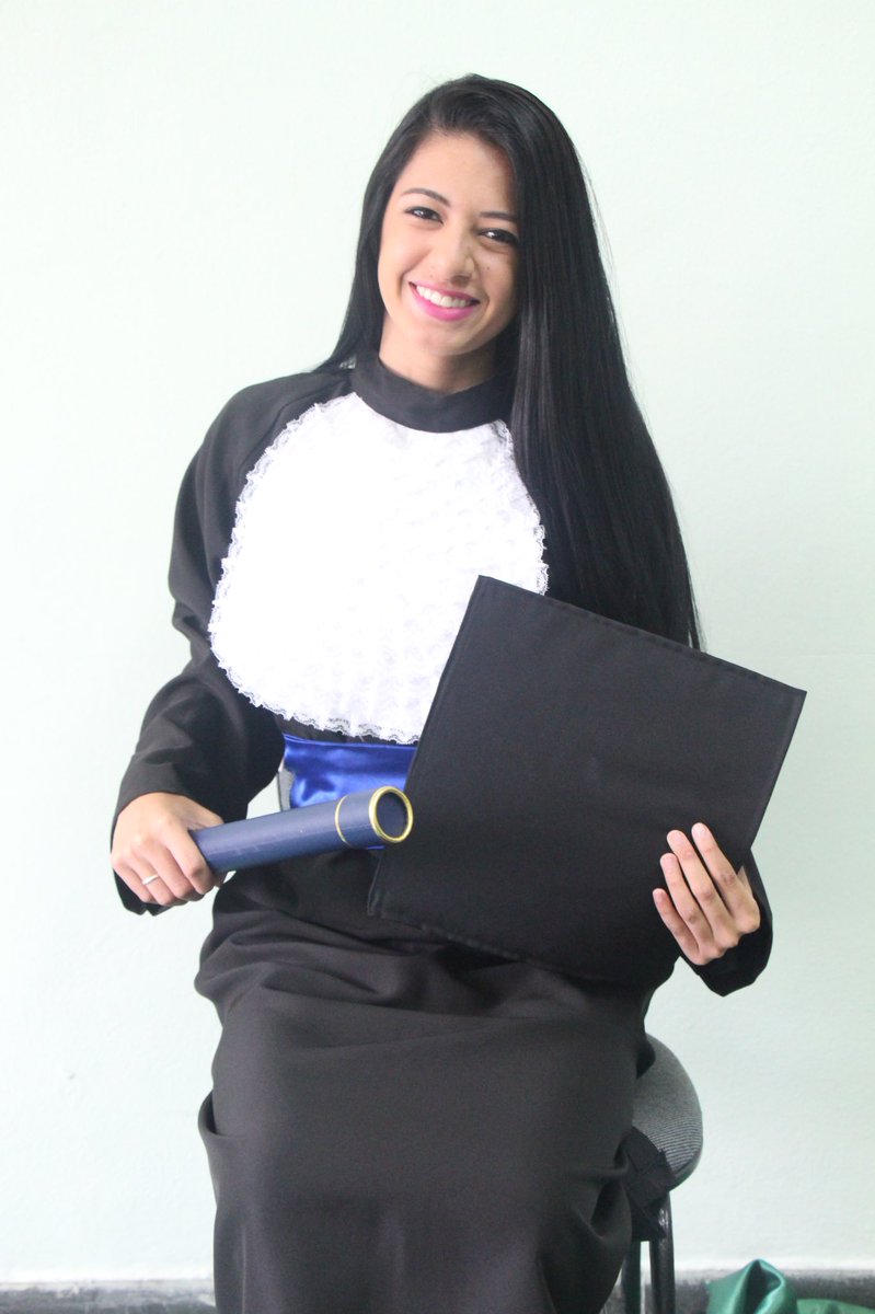biarinaldi99's tweet photo. Gratidão!
#formanda2017 #tbt 🎓✨🔙 https://t.co/ocaMpTKB85