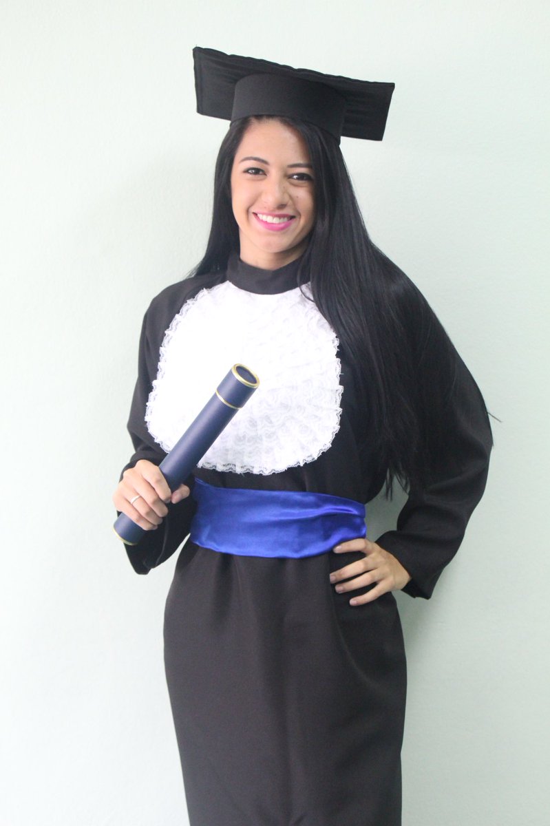 biarinaldi99's tweet photo. Gratidão!
#formanda2017 #tbt 🎓✨🔙 https://t.co/ocaMpTKB85