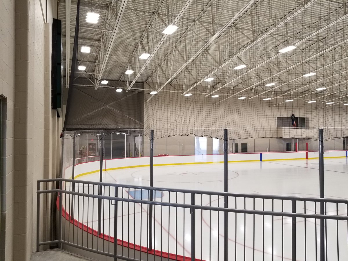 VintageMNHockey's tweet photo. A few images of @mnwild new practice facility, &amp; new home ice of local @HUmensHockey built atop old downtown Dayton's/Macy's storefront (1of2) https://t.co/RMy4bWT42b