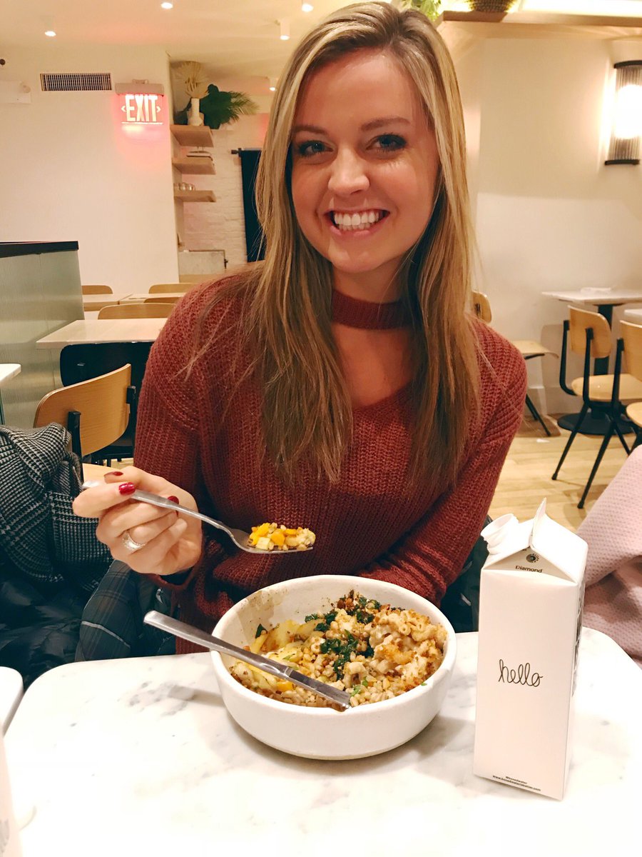 MissAmericaWA's tweet image. After a busy busy day it was so nice to sit down &amp;amp; dig inn!! 😉 thank you @diginn for the perfect ending to our magical trip ✨🥗 #DoStuff #DigInn #NewYork #MissAmericaReunion