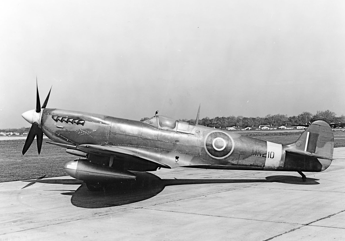 ron_eisele's tweet image. Spitfire Mk IX MK210 with metal long-range drop tanks during tests in USA