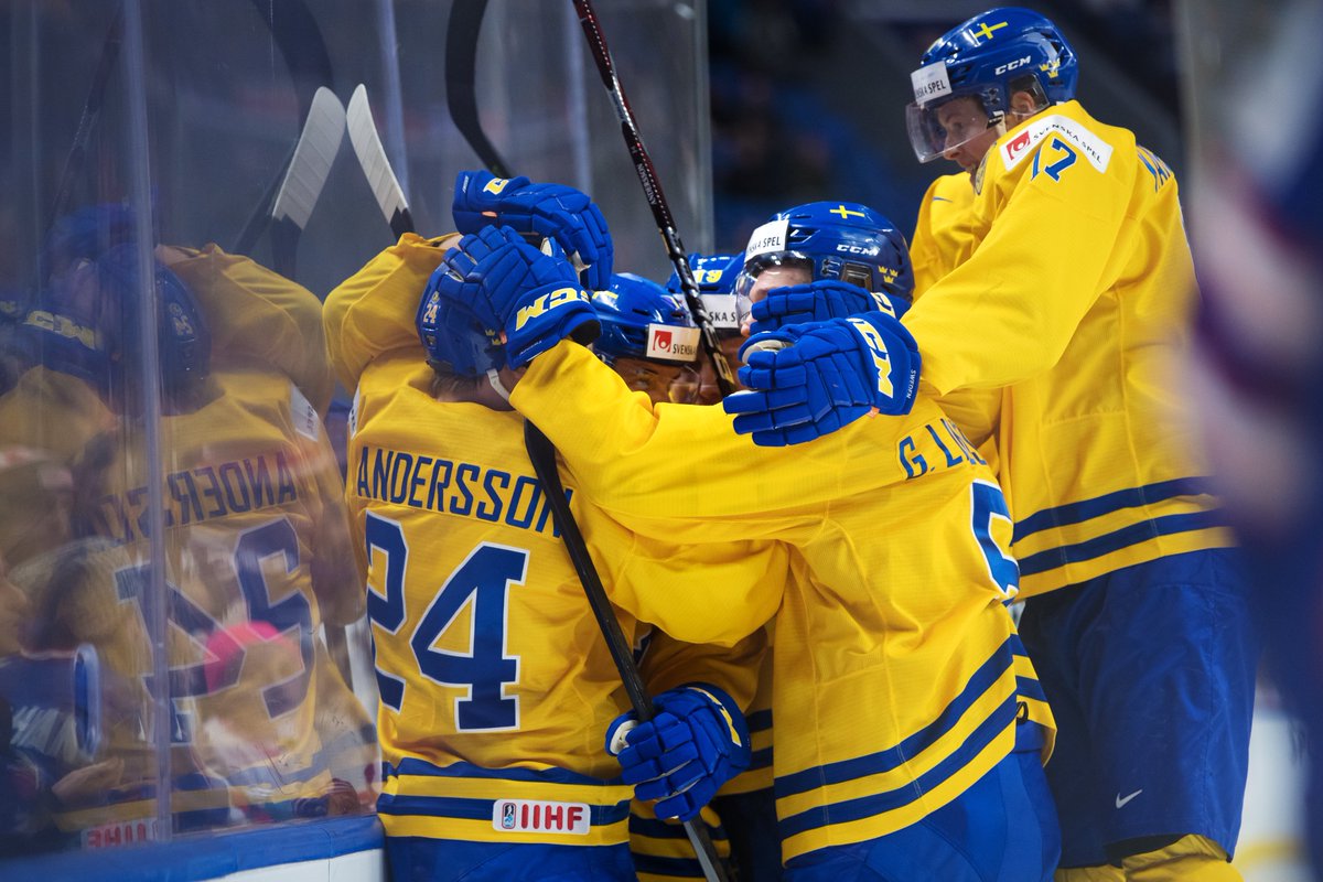 frolunda_hc's tweet image. Ett stort grattis till @liasandersson, @rasmusdahlin00 och alla i Juniorkronorna som tagit sig till final i JVM! Kör hårt, grabbar! Foto: Bildbyrån