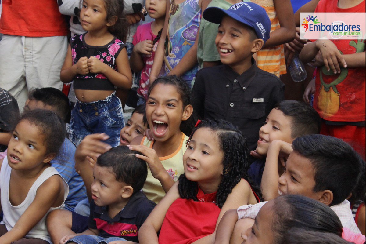 EmbComunitarios's tweet image. #TBT. Hoy recordamos nuestra visita al  Barrio Unión en Petare donde regalamos sonrisas junto a la familia #FEC🌟
.
Desde Embajadores Comunitarios reafirmamos el compromiso que tenemos con nuestro país regalando esperanza y felicidad a nuestros jóvenes.#FEC2018