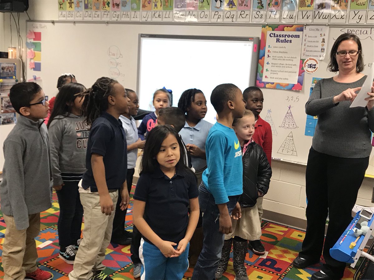 Peacelove1st's tweet photo. Shared reading + movement = engaged firsties! 💙✈️❤️ #mrswarrenrocks #poetry #sharedreading #balancedliteracyprogram #lockheedunited https://t.co/190DhC0ePr