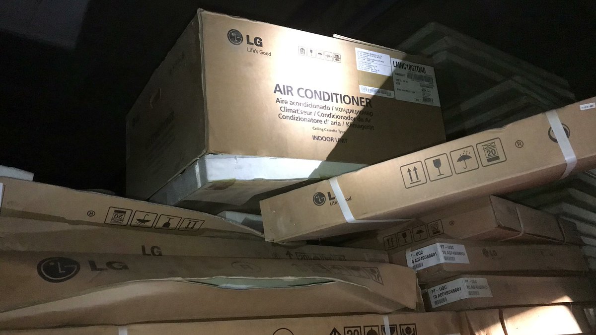 Omar_PrietoPSUV's tweet photo. ATENCIÓN! realizamos otro procedimiento en un galpón al norte de Maracaibo, donde encontramos neveras, lavadoras y aires acondicionados; ocultos en un compartimiento secreto. No habrá descanso hasta derrotar a todas las mafias que agobian al pueblo zuliano. Detalles en breve. https://t.co/vZy1yIx75G