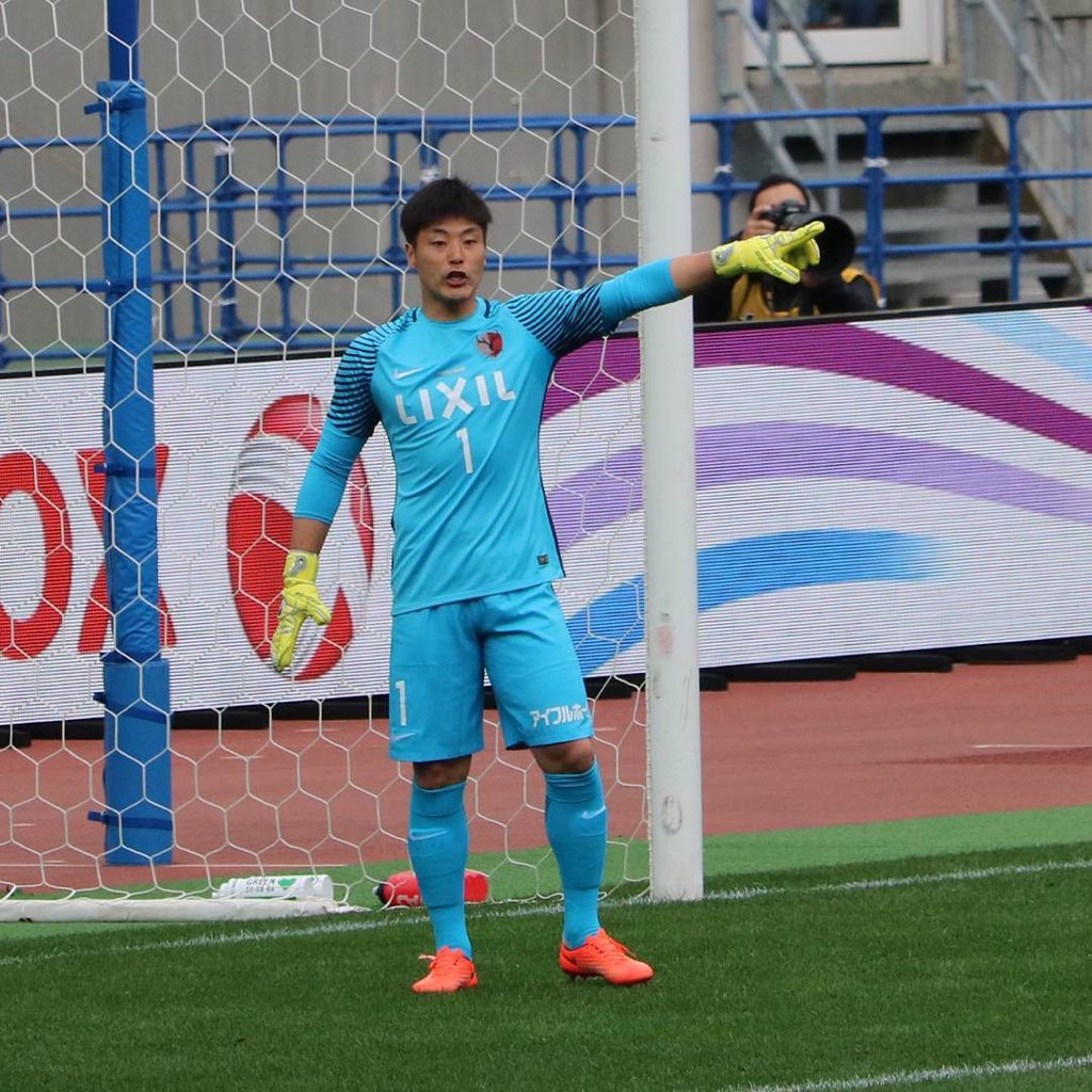 ブッシュマン Sur Twitter 鹿島アントラーズのクォン スンテ選手は加入当初はウールシュポルトを着用していましたがシーズンの途中からナイキのガンカットに変えてました 鹿島アントラーズ キーパーグローブ サッカー