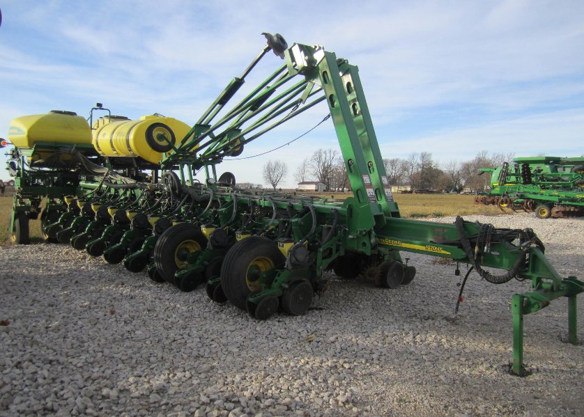 KCN2017's tweet photo. 2009 JOHN DEERE 1770NT 
24RN, CCS, Row Command, Row Cleaners, Variable Rate Drive, E-SETS, Seed Star, L&amp;D Liquid Fertilizer @ Kanawha $87,900 https://t.co/nfFswm56RB