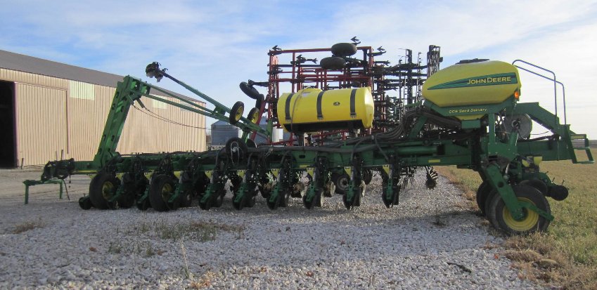 KCN2017's tweet photo. 2009 JOHN DEERE 1770NT 
24RN, CCS, Row Command, Row Cleaners, Variable Rate Drive, E-SETS, Seed Star, L&amp;D Liquid Fertilizer @ Kanawha $87,900 https://t.co/nfFswm56RB
