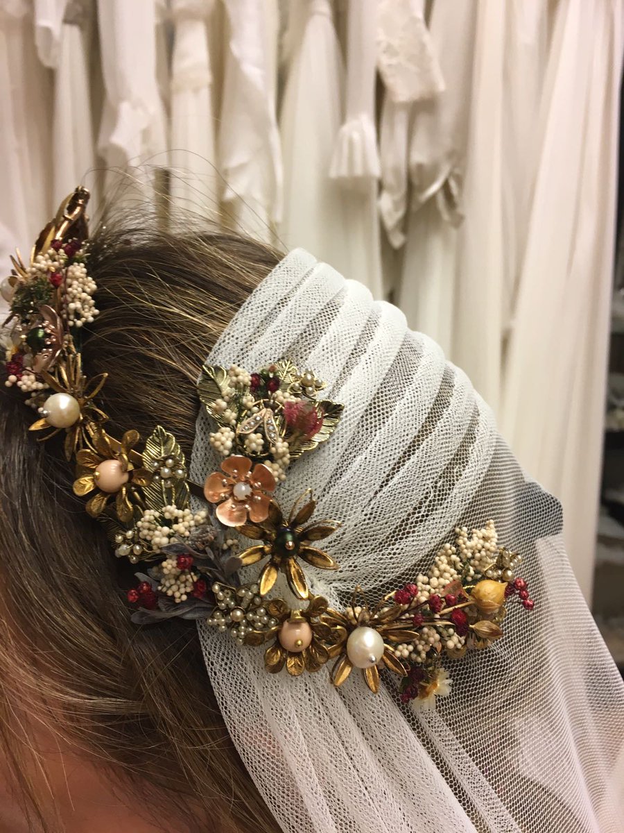 PolNunez's tweet image. Formas de llevar el velo, con esta maravilla de tocado de MarucCa, en la prueba de nuestra novia Nati.

Ways to wear the veil, with this wonder of MarucCa headdress, in the test of our bride Nati.

#polnunezsiquiero #novias #diseñadoras #diseño #wedding #weddigdress #bridal