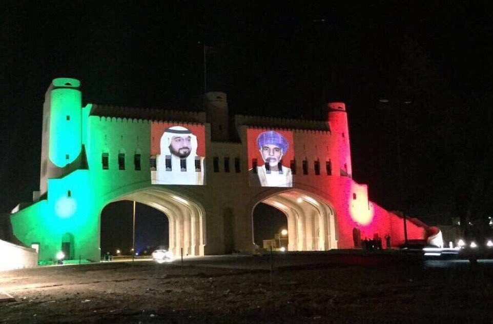 _A_khalifa's tweet photo. مسقط تتزين بصورة
سمو الشيخ خليفة بن زايد
والسلطان قابوس بن سعيد ..
رب ضارة نافعه ،، الفتنة
التي سعى لها خلايا عزمي
خابت ، بتصدي عقلاء
الشعبين الشقيقين لها
وانقلبت لحالة ترابط وحب ..
#عمان_الامارات_الفوز_واحد https://t.co/Kb2LElGd5v