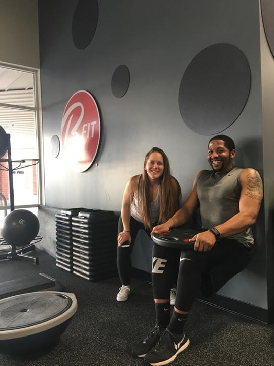 BFitGyms's tweet photo. Typically PT Grant Carmichael @BFitKeizer is the one training Sara, but today they’ve swapped roles. Who’s your BFit partner ?!
#Passfiton #BFitFam #Bfitkeizer #LighthouseTraining #Newyearnewyear#challengeyourfriend #fitfam https://t.co/dxCoY6hbaK