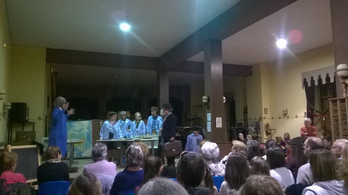 CasinoObrero's tweet photo. Gran actuación del grupo de #teatro "campanilla" de @marquesdevalero #Béjar en @CasinoObrero #Béjar poniendo en escena "la escuela de don Silvestre" https://t.co/OAy14NnKdr