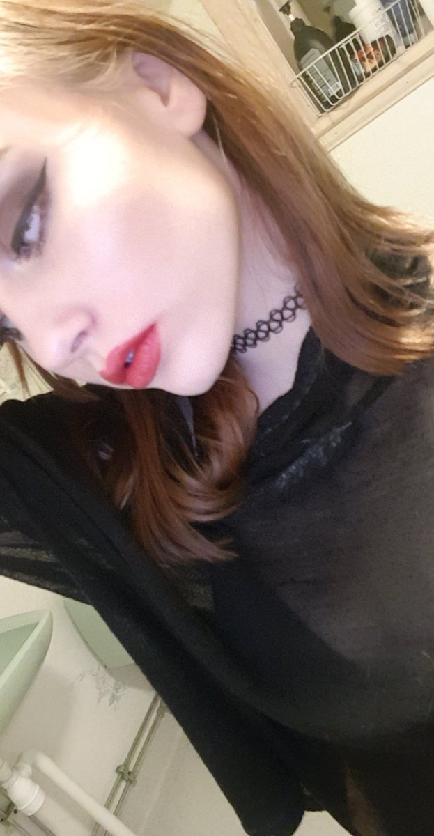 Chestellea's tweet photo. At least I don't look like a frog anymore tbh

Have I even posted my face on Twitter yet?? Well ok there's a first for everything.

Also YES I realize this is basically the same pictures but different lightning 😩 https://t.co/B8x27gmzry