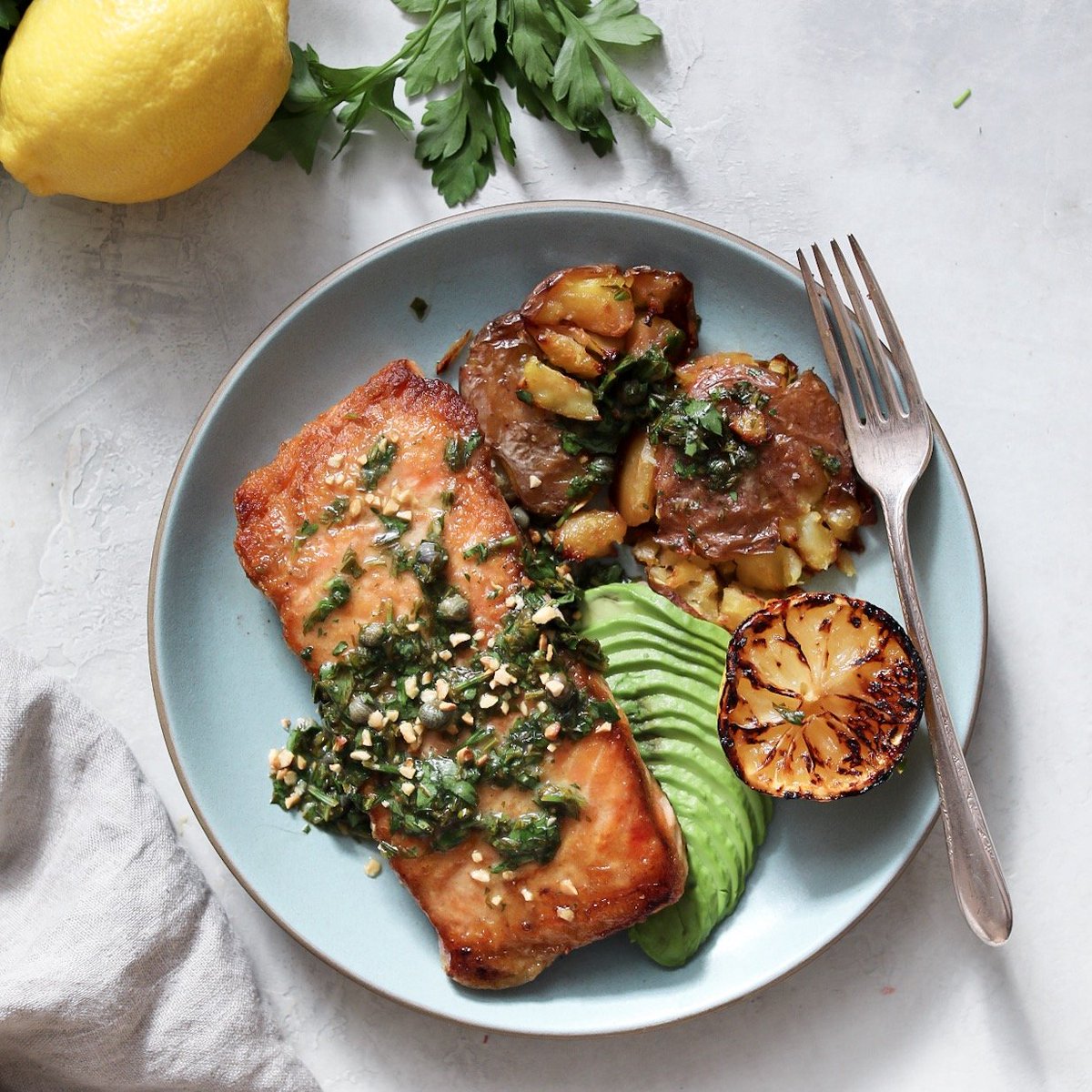 Looking for a simple dinner recipe that takes less than 30 minutes start to finish? This Salmon w/ Gremolata &amp; Hazelnuts by @feedtheswimmers made w/ <a href="/BrummelAndBrown/">Brummel & Brown</a> Organic Spread is it! #Recipe here: thefeedfeed.com/feedtheswimmer… #feedfeed #brummelandbrown #ad