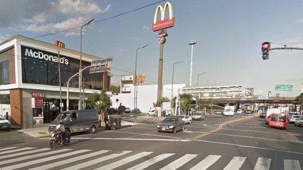 clarincom's tweet photo. Secuestran a un joven y lo liberan tres horas después en Mataderos https://t.co/oCn8btnvap https://t.co/mnFh9h2z2T