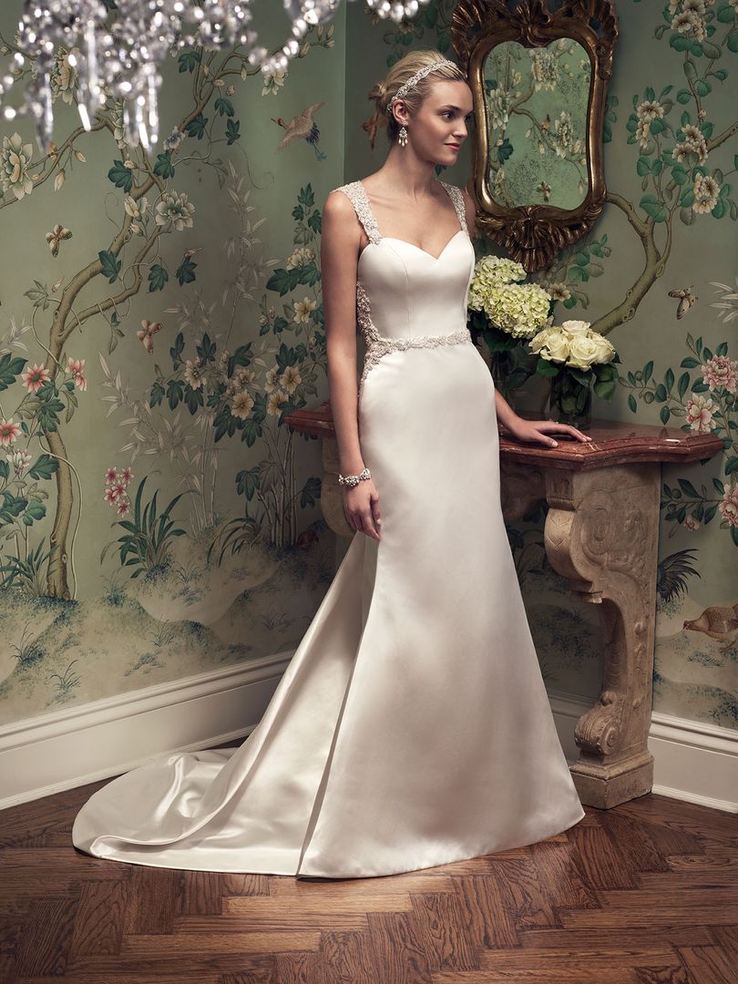CasablancaBrida's tweet photo. Unlock your inner modern sophisticate with the sparkling satin #Style2218 featuring a beautifully beaded #keyholeback! https://t.co/Q5N0QTx4vP https://t.co/z9Z1Q1Fe9a