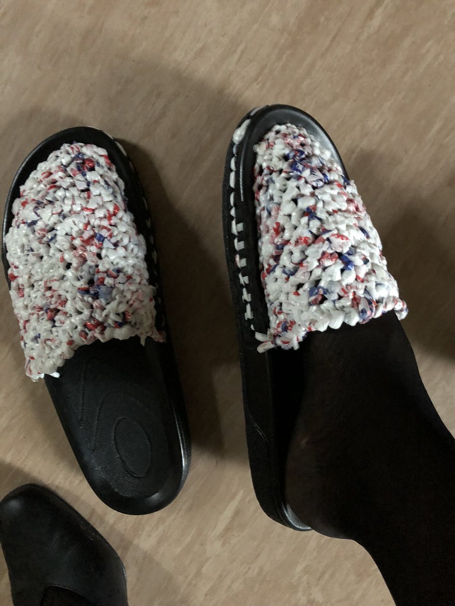 Mr51bro's tweet photo. Learning to make flip flops out of plastic bags #plarn #thenamuproject #supporttheidps https://t.co/IWASysVNFP