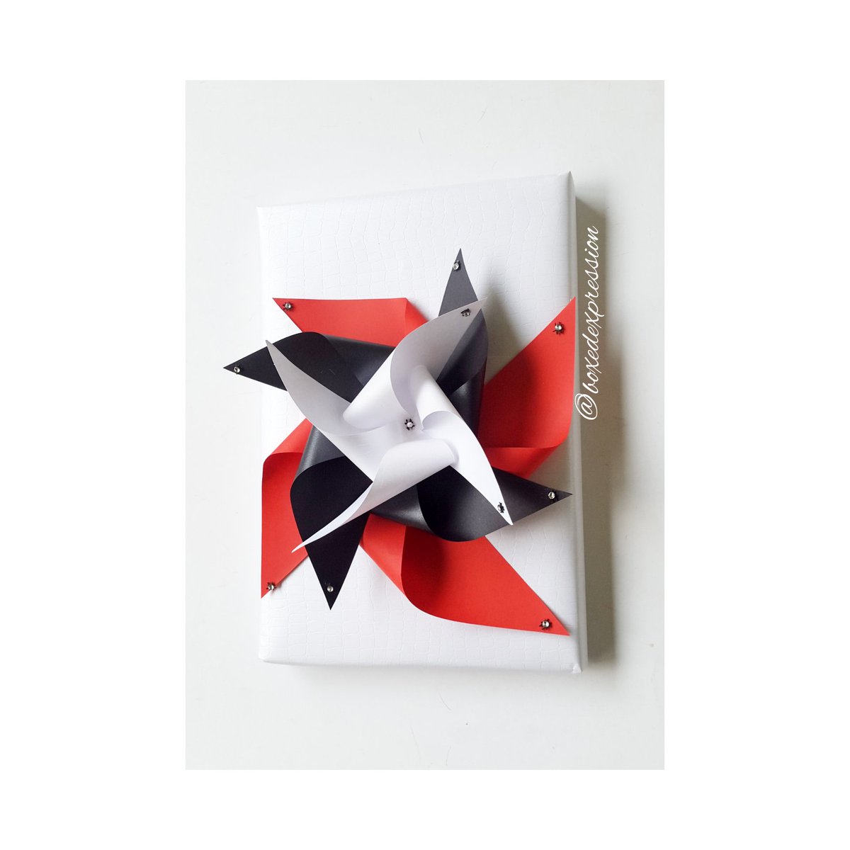 erthapower's tweet photo. The pinwheel makes a beautiful gift topper for both gender and all ages. #giftwrapping #wrappingservice https://t.co/Xo4GAVQbJn