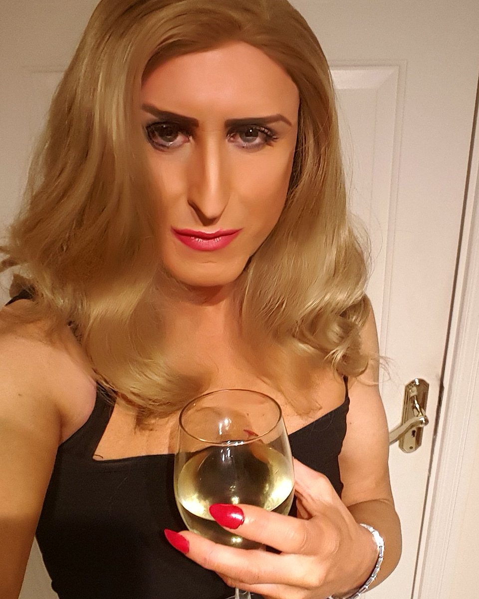 The_Mistress_Q's tweet photo. Hollywood Glam 💕💋
#tgirl #trans #mistress #domme #gfe #london #bigredlips #findom #rt #rtmistress #rtdomme #rtgoddess #sub #slave #paypig #sissy https://t.co/RFFAtmjRwj