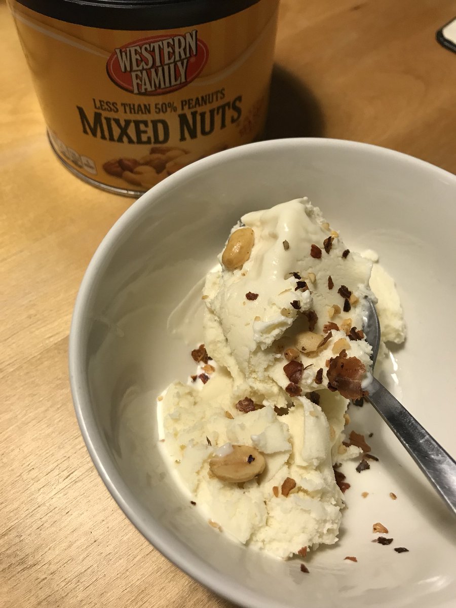 andria_lo's tweet photo. a revelation: mixed nuts dust + vanilla ice cream 👌🏽#mixednutsdust https://t.co/cyHuMi2avb