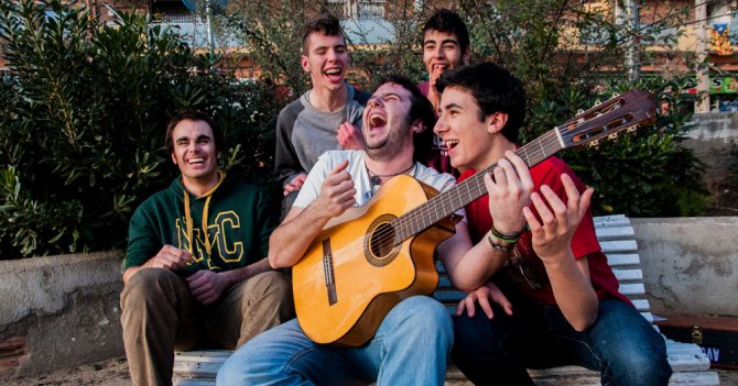 📻  #NowPlaying -
<a href="/Ojo_BuenCubero/">Ojo De Buen Cubero</a> - En tu calle ( feat <a href="/malaspulgasrap/">MPCrew</a> ) #CasaBabylon a @iCatfm <a href="/vibracom/">Vibra Comunicació</a> ➡️  ccma.cat/catradio/casa-…