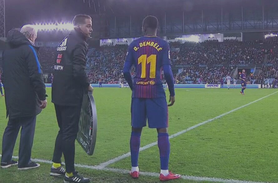 MundoFutboolero's tweet photo. Después de casi 4 meses de ausencia por una lesion, Ousmane Dembélé volvió a debutar en un partido con el FC Barcelona. EL MOSQUITO HA VUELTO. 🇫🇷 https://t.co/dNX5M9i2M5