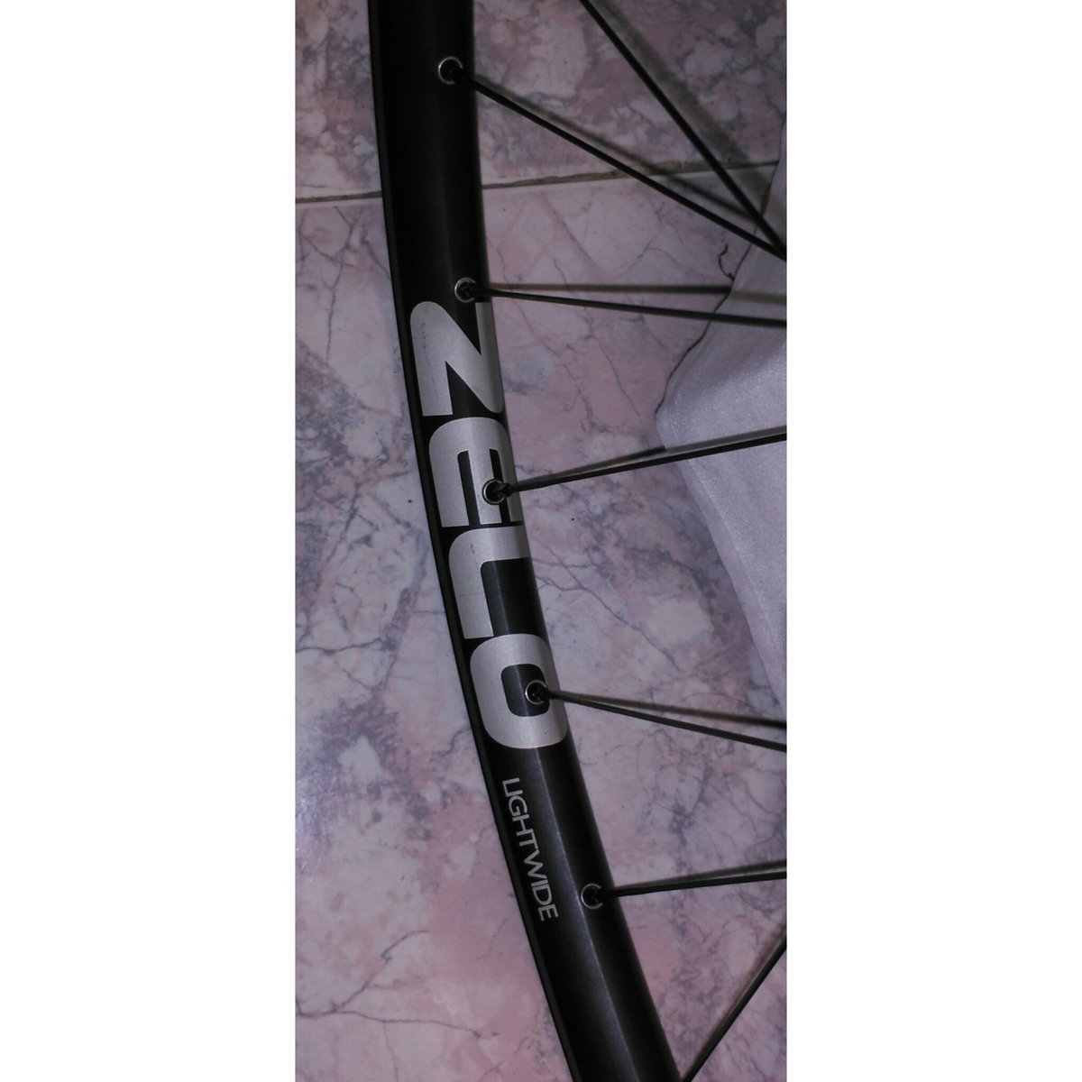 Nuevo regalo para casa.
Muy contenta por poder llevar esta bici durante toda la temporada de 2018, gracias a @cubeactionteam por apoyarme este año y a @wearebimont y a mi padre por ayudarme en todo.
Y también quiero agradecer a @bigalscycling por volverme a ayudar un año mas.
