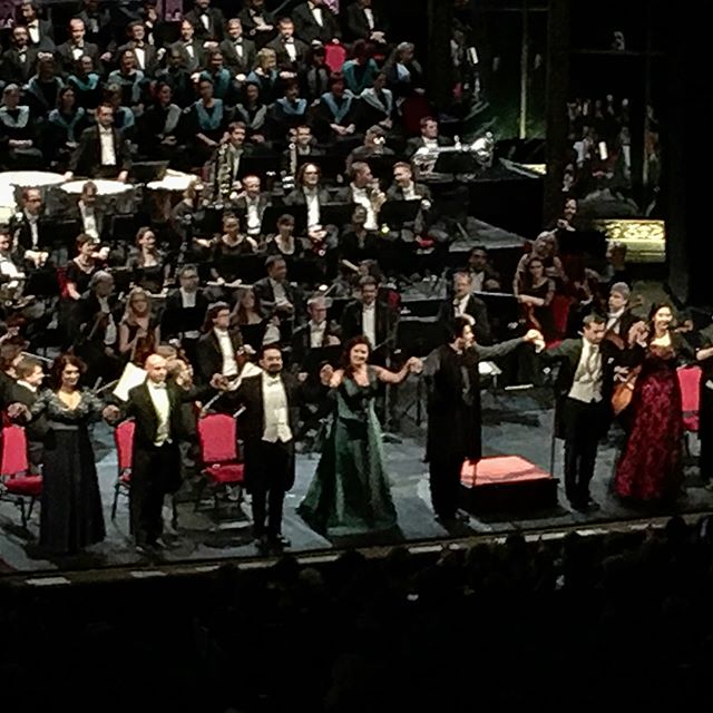 Zwischen Jahren abgetaucht in der Donaustadt Budapest: Sehens- und Erlebenswertes von Bartók und Liszt über Puccinis »La Bohème«, Tschaikowskys »Der Nussknacker« bis hin zu Giordanos »Andrea Chénier« mit Anna Netrebko. 🎊