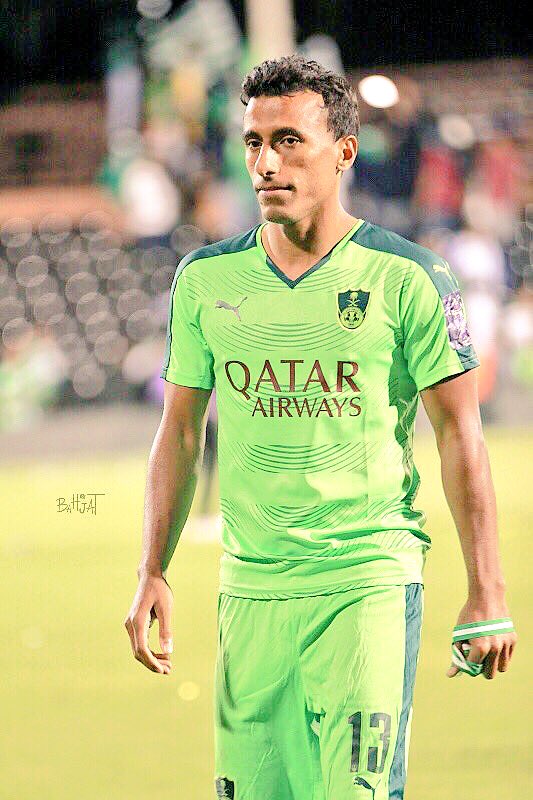 محمد عبدالشافي ..
رفض الحصول على مخالصة ..
رغم العروض العديدة الموجودة لديه ..
وفضل ان يكون مصيره بيد ادارة الاهلي حتى يستفيد النادي ..
للوفاء عنوان " شيفو " ..