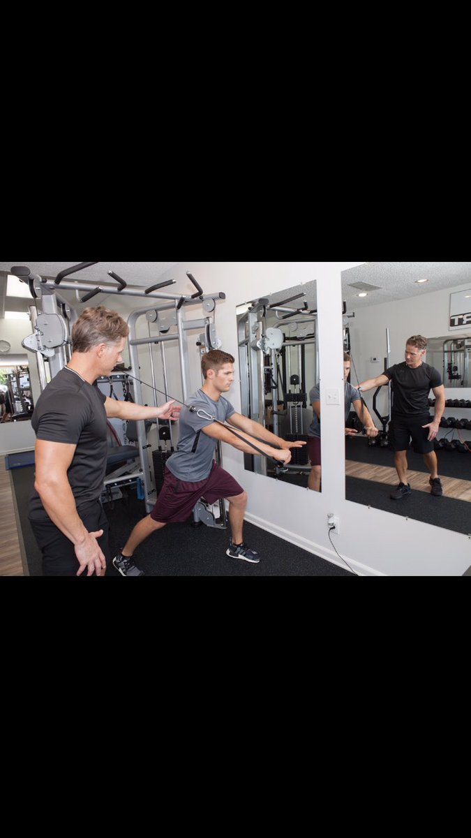IRT_fitness's tweet photo. One arm chest press with Core Posture anti-rotation (donโt twist) demand #thursday #intrinsicresistancetraining #personaltraining #resistancetraining #strengthtraining #fitness #fitnessmotivation #workout #workoutmotivation #posture #breath #coreposture #getoutside #getoutandlive https://t.co/fdPjkNG0cl
