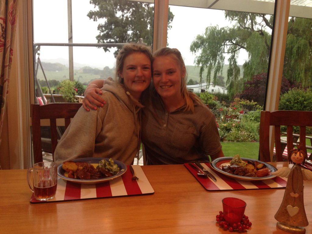 LlandoveryColPE's tweet photo. Former LC Head Girl Louise is enjoying her time in New Zealand 🇳🇿&amp; was warmly welcomed by our first female @FeildingHigh gappy, also FHS former Head Girl, Abbey #friendship 🏴󠁧󠁢󠁷󠁬󠁳󠁿🇳🇿 #opportunities https://t.co/fLyf69Gc9A