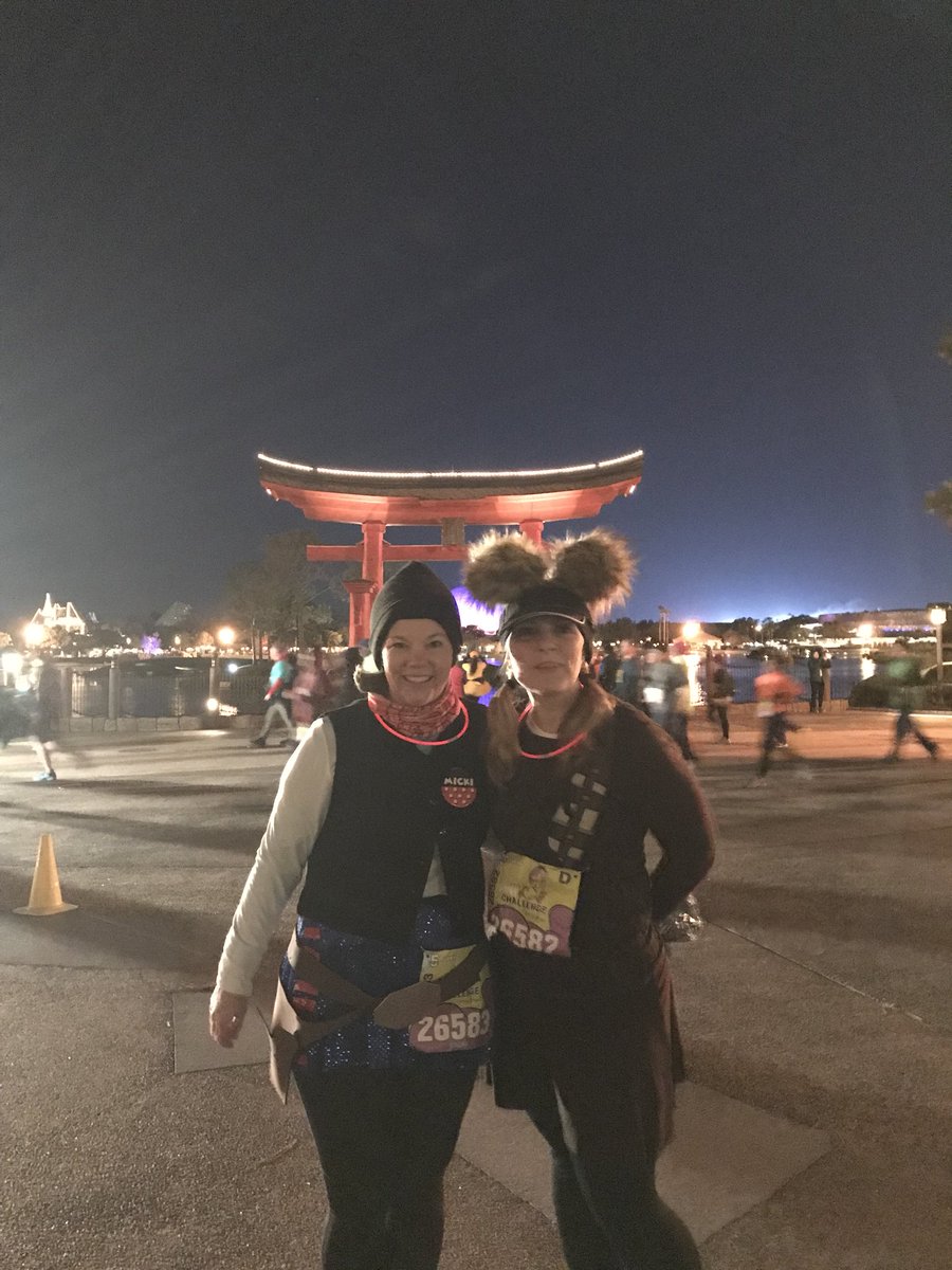 mrossio's tweet photo. Han Solo and Chewbacca!! #WDWMarathon25 https://t.co/renb5rI3ck