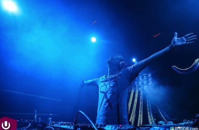 LvAVB_ASOT1PNW's tweet image. In A State Of Trance #ASOT847🙈😌 A State Of Trance🙈😌 Sheer blisss😌🎶
With @rminvanbuuren @rubenderonde @asot #TranceFamily 🙈🎶😌💖🤗😊
(Margaret Schlamp-Seattle🇺🇸)