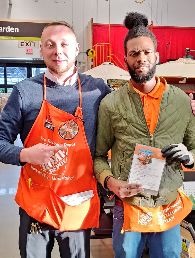 MEA Dorian received recognition from store after a repeat customer praised his great customer service each time she is in store. Great job taking care of our customers!! <a href="/TommyFay2/">Tommy Fay</a> <a href="/HartleyDouglas/">Doug Hartley</a> @Seanbrown244 <a href="/hapihopperwhite/">Judith White</a>