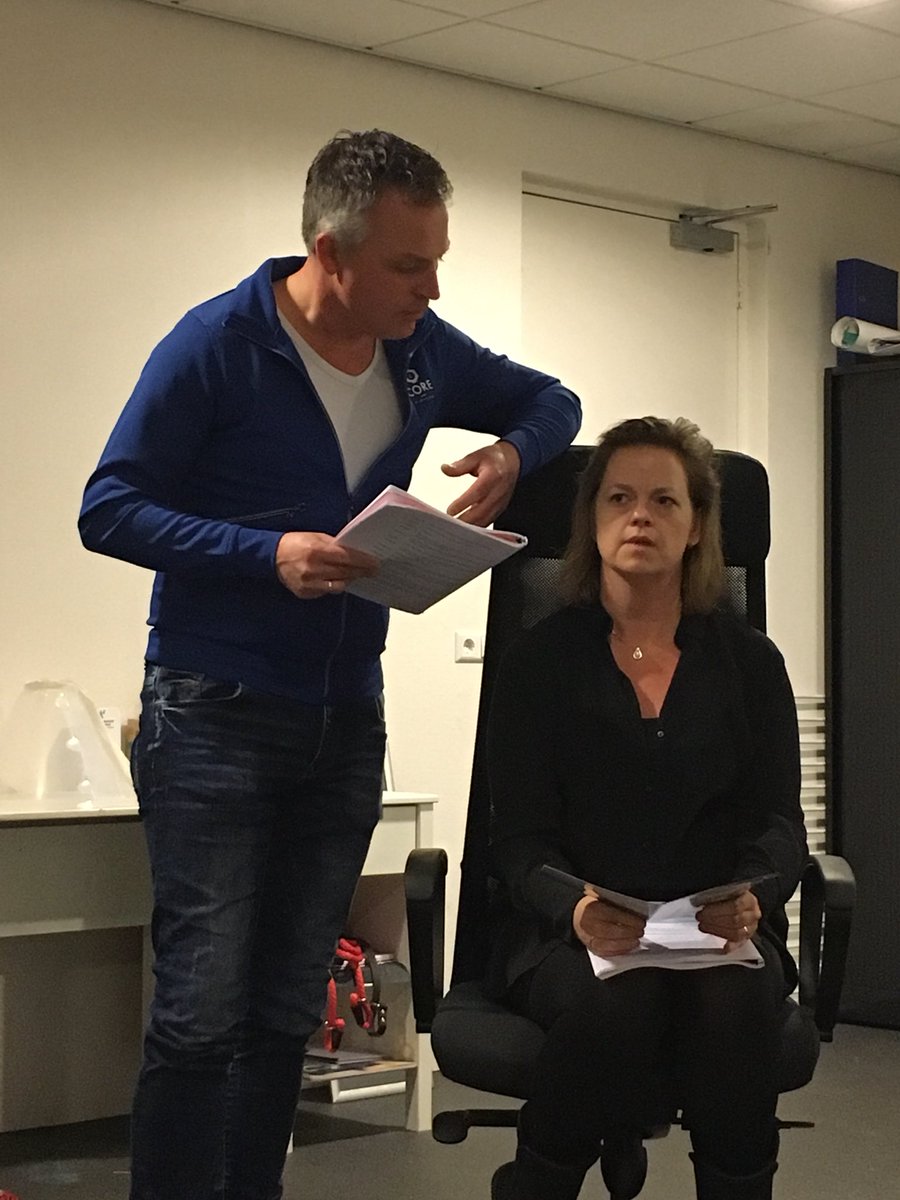 tejatertick's tweet photo. Iedereen de beste wensen voor 2018! We zijn het jaar weer goed begonnen. #repeteren https://t.co/rmETdITg7t