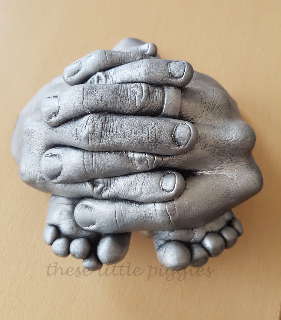 theselittlepigs's tweet photo. Something I created recently in my day job! I think it went down well with mummy and daddy 😍 #makingmemories #theselittlepiggies #handcasts #tyhafan #babylove #specialbaby https://t.co/xjFVuaULoP