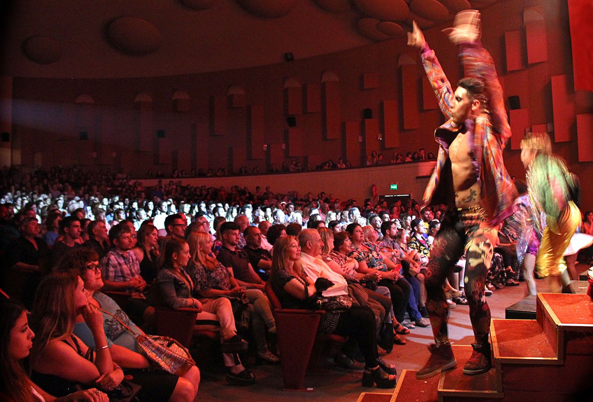 CulturaPBA's tweet photo. BOLLYWOOD, LLEGÓ A MAR DEL PLATA

Primeras imágenes del estreno @Bollywood_OK en el Teatro Auditorium Mar del Plata.
@muscarijoseok https://t.co/OSGS7sZYSw