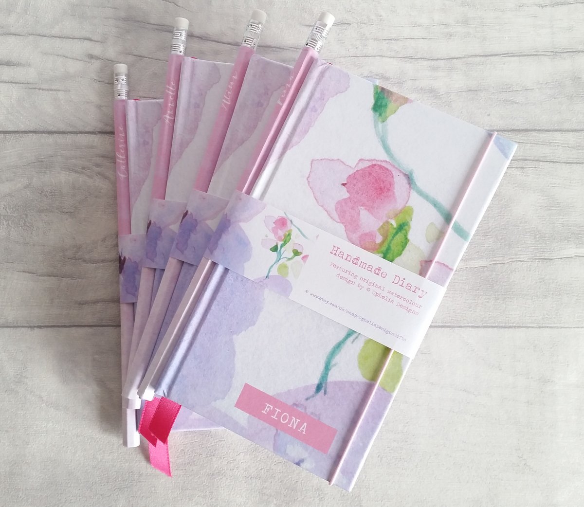OpheliaDesigns's tweet photo. Still without a 2018 diary? start the year organised and unique, take a look at my personalised diaries in many styles https://t.co/o9vaSwrgqH #diary #diaries #planners #getorganised #newyear #NewYearNewYou #NewYearsResolution #stationery #deskstyle #stationeryaddict #etsy https://t.co/GIW03cAKFK