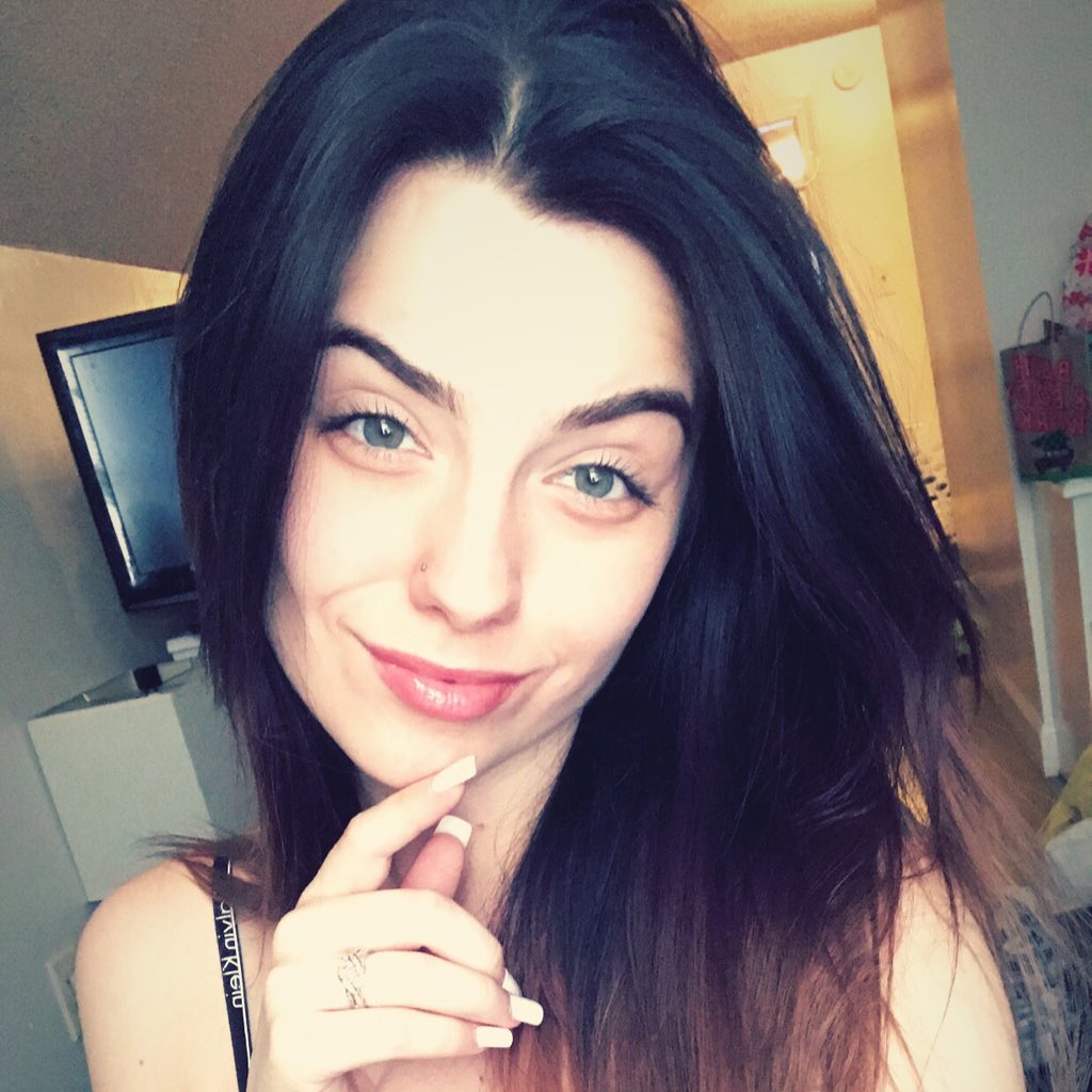 apalonia_faye's tweet photo. #NewProfilePic https://t.co/ic3tQVAgXY