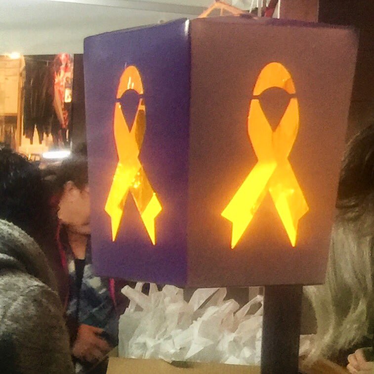 carmevilarovira's tweet photo. ...I les llums i el color
que lluïm en aquests dies 
denuncien la injustícia, 
no caminareu mai sols.

#llibertatpresospolítics 
#usvolemacasa https://t.co/PvbbrP4CU9