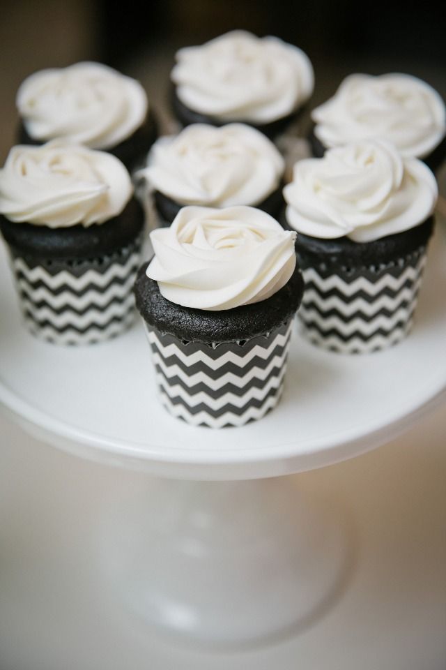 Skipperdees's tweet photo. Catering in NYC - a beautiful snow day! #Skipperdees #NYC #snowday2018 #desserts #Catering https://t.co/S9TR1LIcHV https://t.co/hKFOdc2GBv