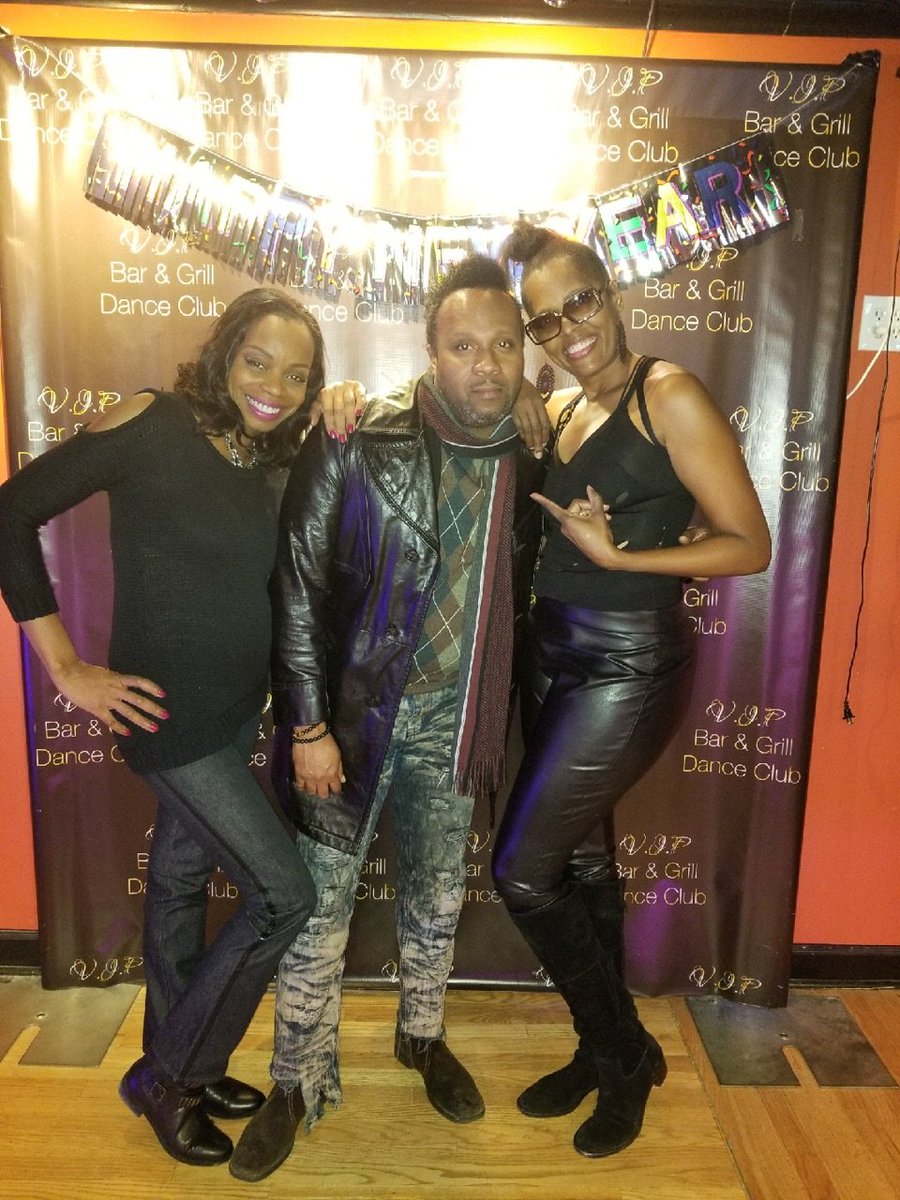 LExumOnTV's tweet photo. When Your Friends Take You Out In Chicago! #ChicagoTimes #ThisWeatherNotLA #BillboardReady https://t.co/cHPN6oQUIH