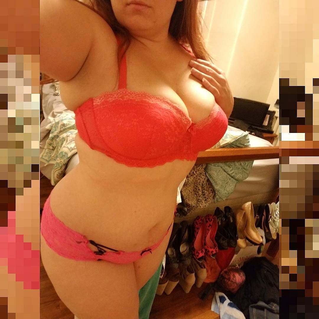 curvy milf lingerie selfie